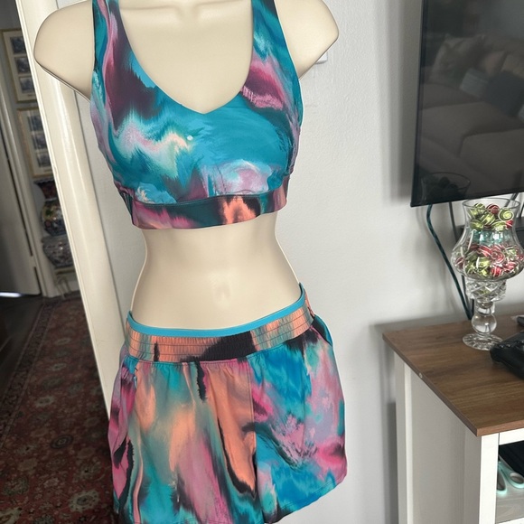 TEK GEAR Vibrant Multicolor Sports Bra and Shorts Set - Picture 2 of 6